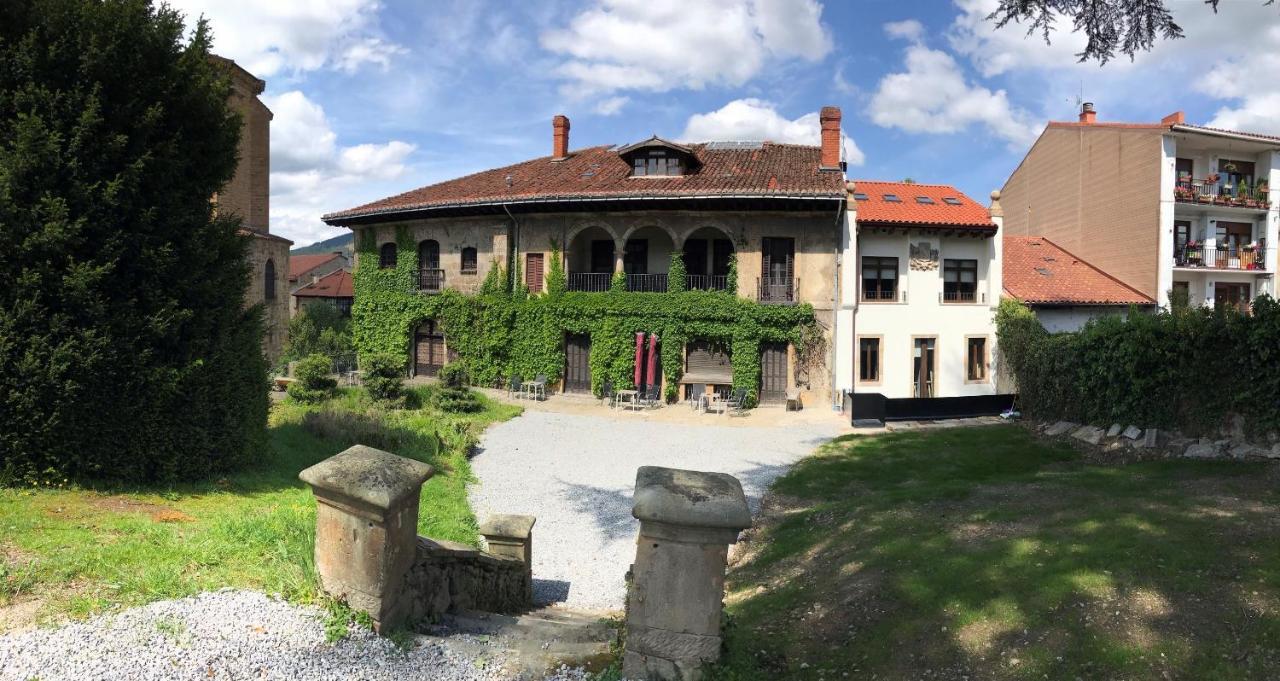 M&Uga Hotela Элоррио Экстерьер фото
